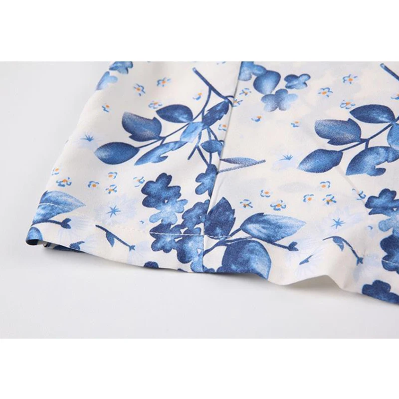 Summer Women's Fashion Flower Printing Short Shirts Puff Short Sleeve Trun-Down Collar Single breasted new 2021 blouse Female
Summer Women's Fashion Flower Printing Short Shirts Puff Short Sleeve Trun-Down Collar Single breasted new 2021 blouse Female