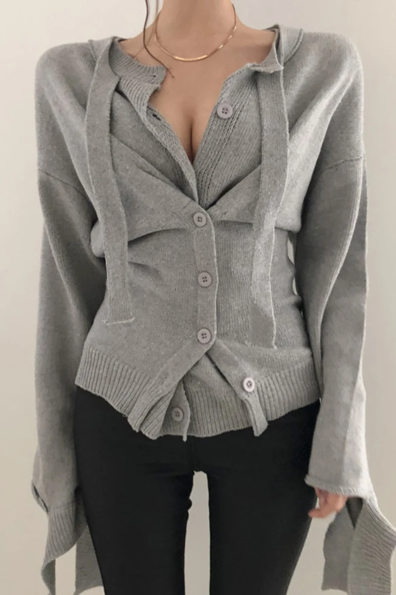 SONDR Autumn Korean New Design Solid V-neck Single Row Slim Waist Hugging Irregular Ripped Full Knitted Sweater Women
SONDR Autumn Korean New Design Solid V-neck Single Row Slim Waist Hugging Irregular Ripped Full Knitted Sweater Women