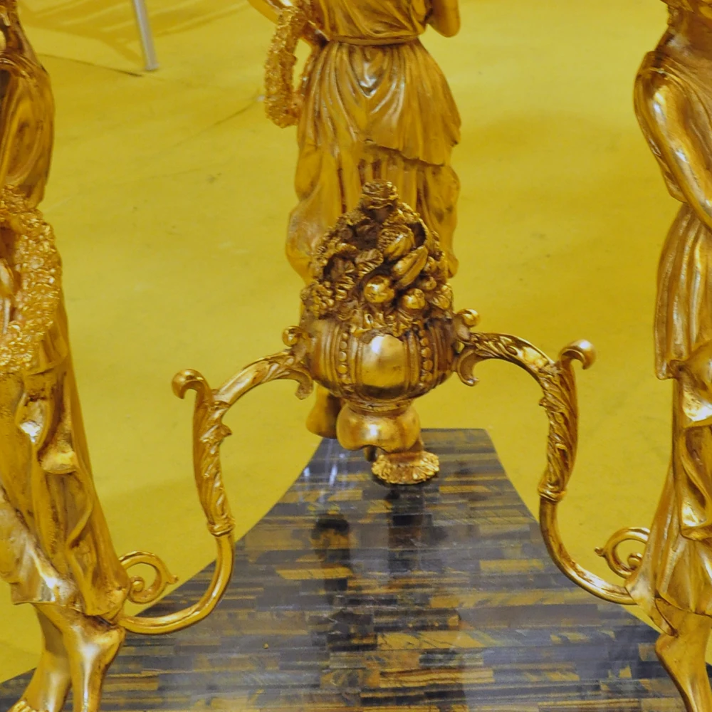 French antique reproduction brass table with marble top for dinning room and living room
French antique reproduction brass table with marble top for dinning room and living room