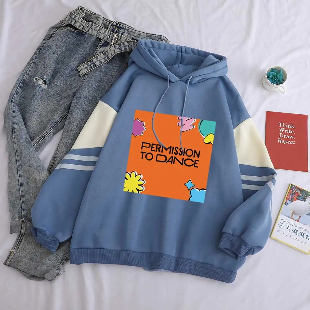 Женская осенне-зимняя флисовая толстовка в стиле пэчворк с принтом
Женская осенне-зимняя флисовая толстовка в стиле пэчворк с принтом