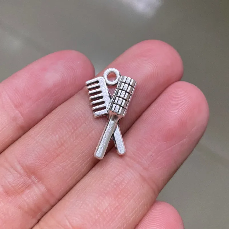 10pcs Charms Comb Brush 21x12mm Tibetan Pendants Crafts Making Findings Handmade Antique Jewelry DIY for Necklace
10pcs Charms Comb Brush 21x12mm Tibetan Pendants Crafts Making Findings Handmade Antique Jewelry DIY for Necklace