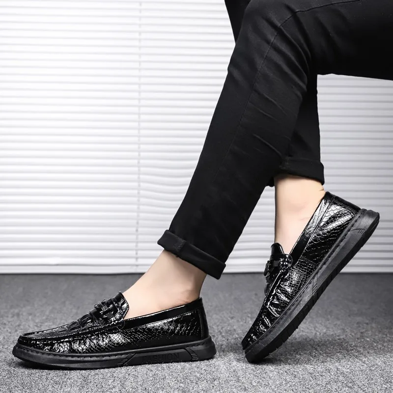2021 Man Casual Shoes Design Loafers Lightweight Breathable Oxfords Moccasins Casual Business Shoes Mens Wedding Loafers 
2021 Man Casual Shoes Design Loafers Lightweight Breathable Oxfords Moccasins Casual Business Shoes Mens Wedding Loafers