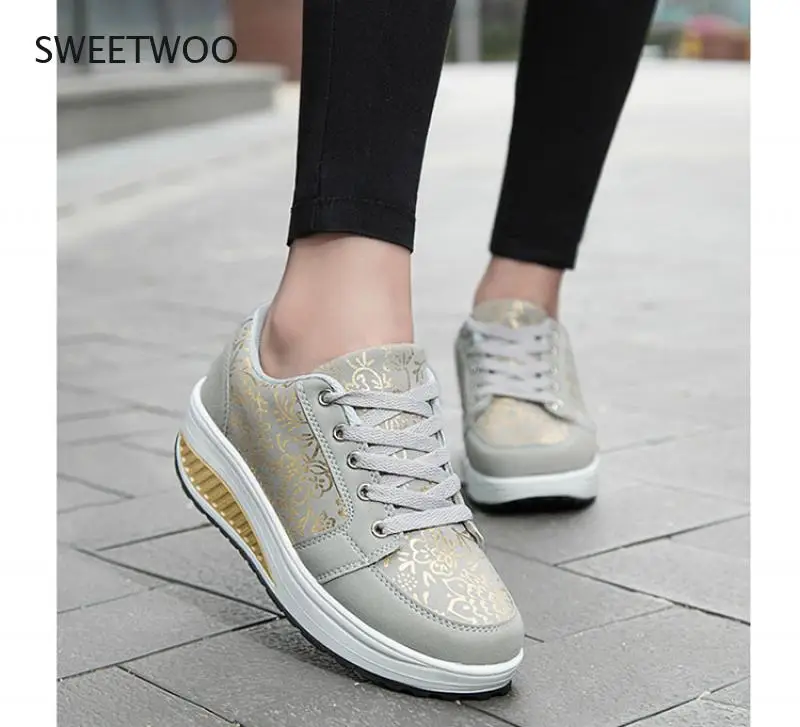 Fashion Sneakers Women 2021 Lightweight Ladies Lace Up Casual Shoes Female Jogging Sneakers Comfortable Big Size Outdoor Shoes
Fashion Sneakers Women 2021 Lightweight Ladies Lace Up Casual Shoes Female Jogging Sneakers Comfortable Big Size Outdoor Shoes