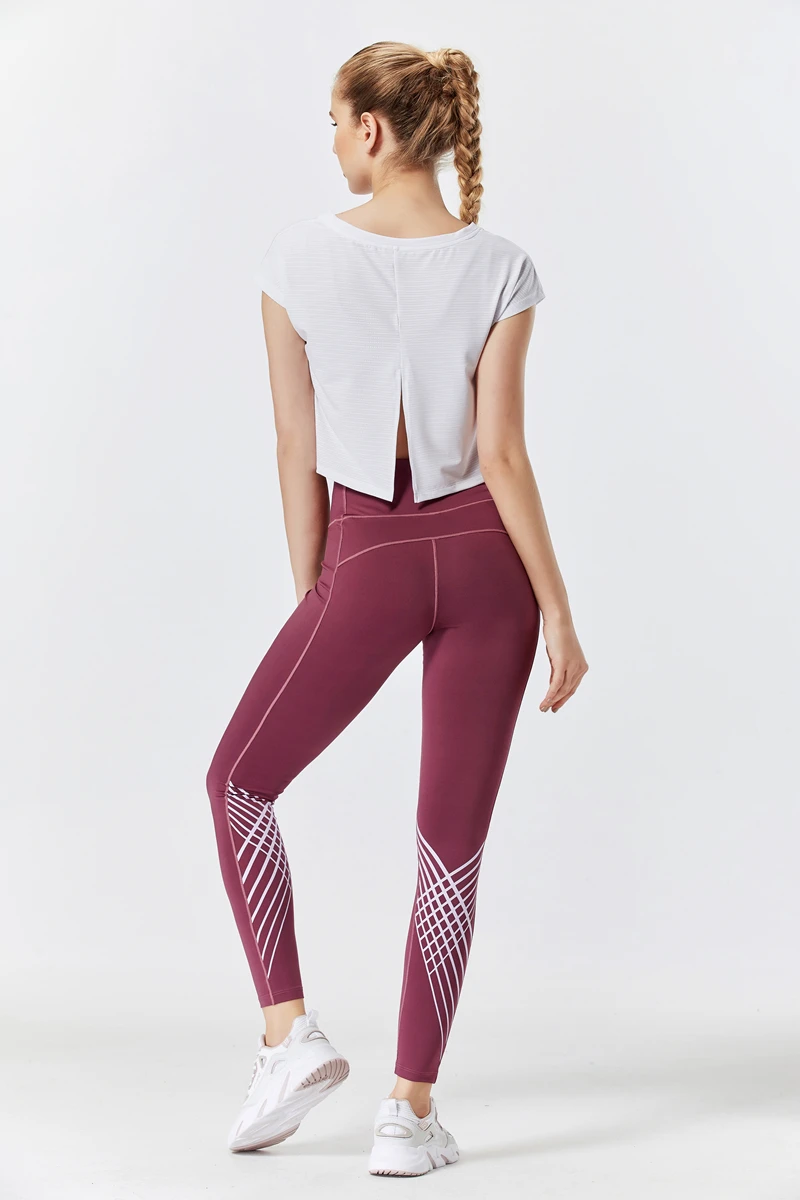 2020 New Hollow back Yoga Shirts Women Quick Dry Running Tops Loose Workout Gym Tees Female Short Sleeve Fitness Sports T-shirts
2020 New Hollow back Yoga Shirts Women Quick Dry Running Tops Loose Workout Gym Tees Female Short Sleeve Fitness Sports T-shirts