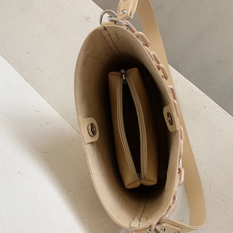 Acrylic Chain Design Crossbody Bags For Women Shoulder Bag 2020 Trend Elegant Travel Bucket Bags PU Leather Handbags Small bolsa
Acrylic Chain Design Crossbody Bags For Women Shoulder Bag 2020 Trend Elegant Travel Bucket Bags PU Leather Handbags Small bolsa