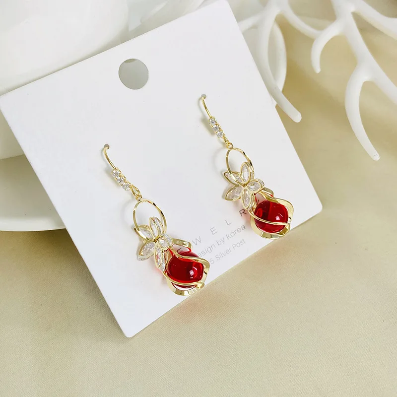 Korean fashion new zircon flower earrings for women ear hooks long red garnet lantern earrings small jewelry gifts
Korean fashion new zircon flower earrings for women ear hooks long red garnet lantern earrings small jewelry gifts
