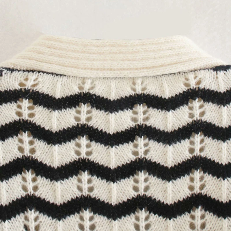 Za Women Wave Pattern Hollow Out Cardigan Vintage Jumper Female Fashion Oversized Knitted Cardigan Coat Tops XQJ9322
Za Women Wave Pattern Hollow Out Cardigan Vintage Jumper Female Fashion Oversized Knitted Cardigan Coat Tops XQJ9322