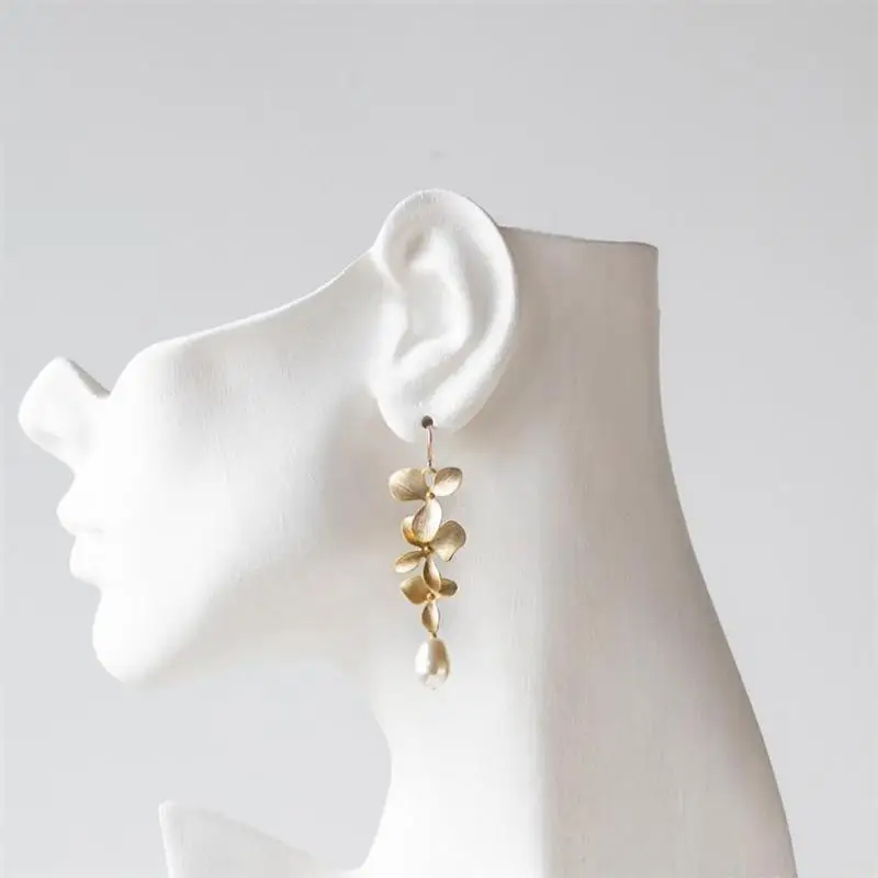 Ethnic Style Golden Flower Drop Pearl Earrings Bohemia Long Women's Tassel Earrings Wedding Jewelry Gifts Girl Accessories
Ethnic Style Golden Flower Drop Pearl Earrings Bohemia Long Women's Tassel Earrings Wedding Jewelry Gifts Girl Accessories