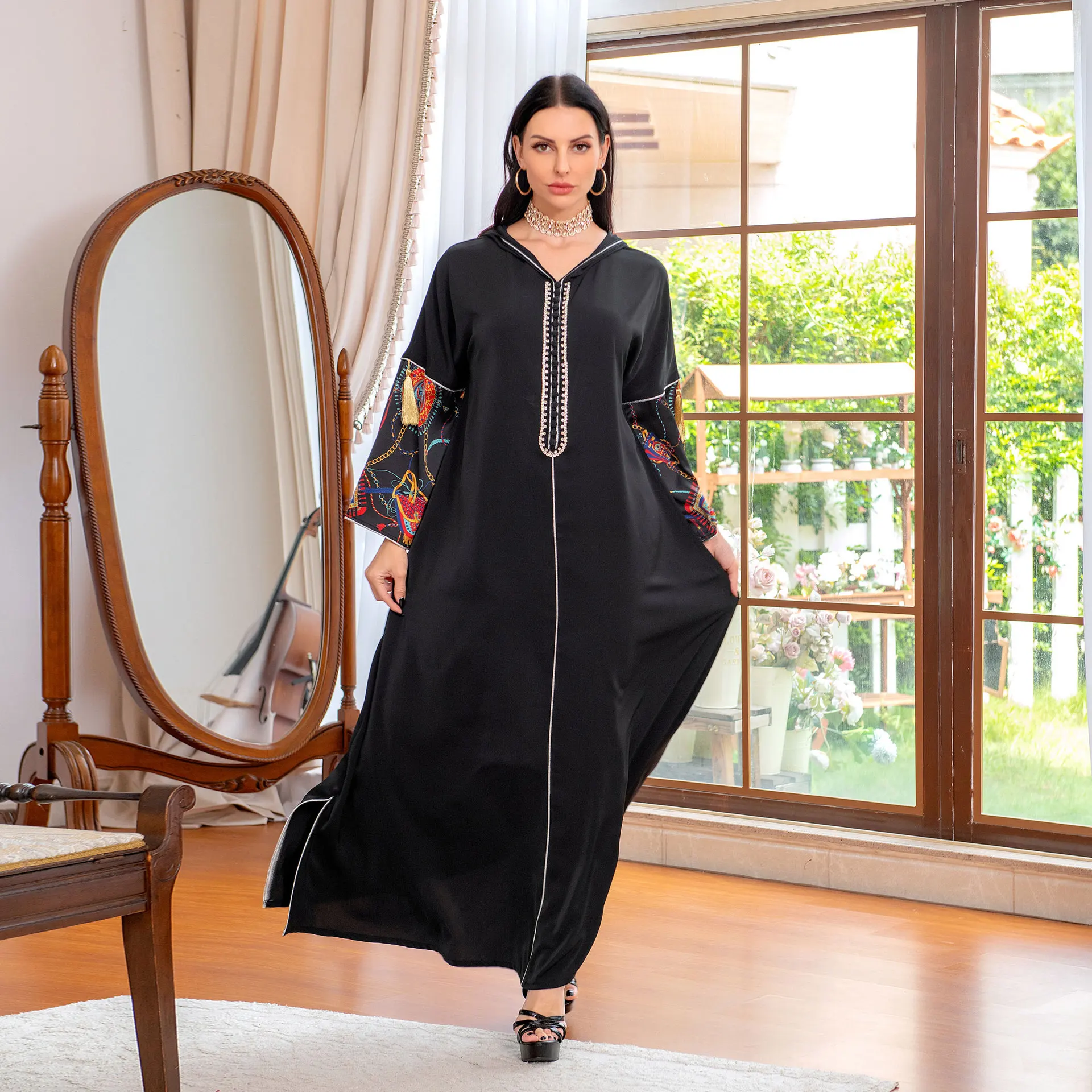 

Moroccan Djellaba Caftan Women Muslim Robe Hooded Abaya Occasion Dress Loose Diamonds Tassels Decorations Ethnic Arabic Dubai