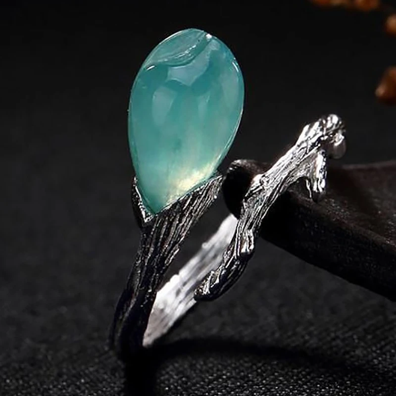 HML& silver inlaid natural drop-shaped branches Tianhe stone orchid opening adjustable ring female models
HML& silver inlaid natural drop-shaped branches Tianhe stone orchid opening adjustable ring female models