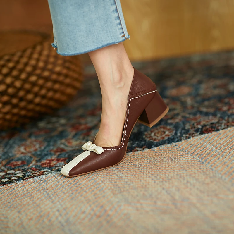 QUTAA 2021 Square Heel Spring Autumn Ladies Shoes Sewing Mixed Color Genuine Leather Bowknot Square Toe Women Pumps Size 34-39
QUTAA 2021 Square Heel Spring Autumn Ladies Shoes Sewing Mixed Color Genuine Leather Bowknot Square Toe Women Pumps Size 34-39