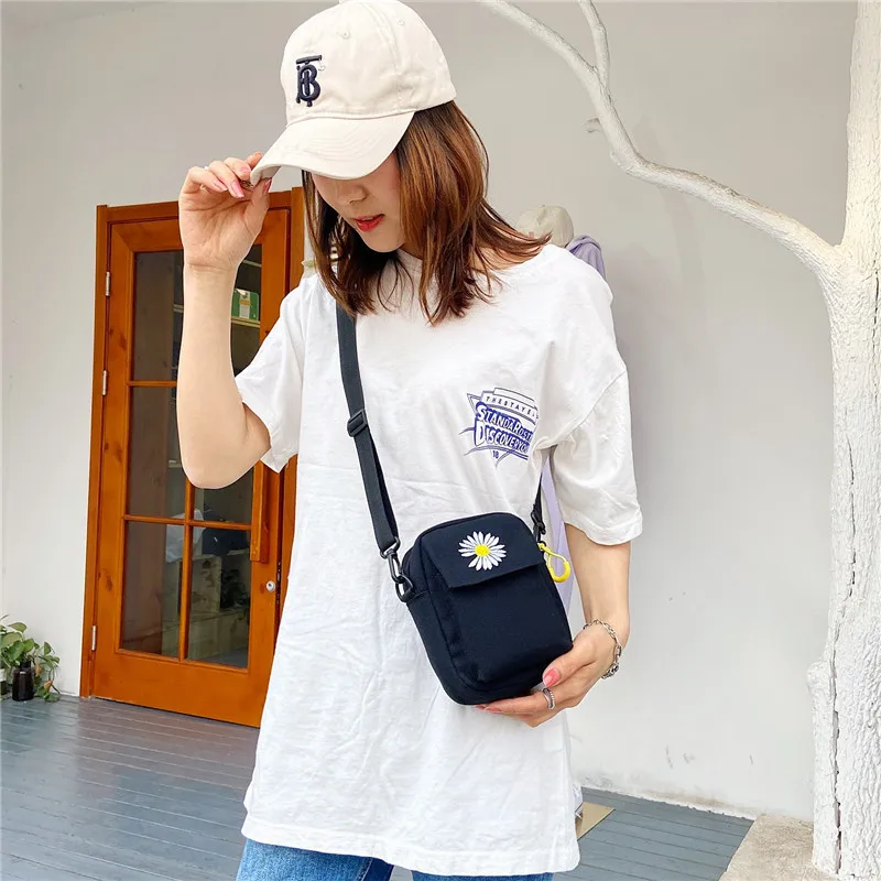 Women's All-match Shoulder Bag Mini Daisy Canvas Bag Portable Messenger Coin Purse Cartoon Student Storage Bag Simple Casual
Women's All-match Shoulder Bag Mini Daisy Canvas Bag Portable Messenger Coin Purse Cartoon Student Storage Bag Simple Casual