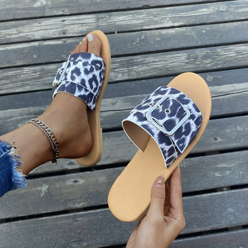 Ladies Leather Flat Slippers Leopard Print Flat Flip-Flops Outdoor Summer Shoes 2021 Fashion New Shoes for Women Sandals
Ladies Leather Flat Slippers Leopard Print Flat Flip-Flops Outdoor Summer Shoes 2021 Fashion New Shoes for Women Sandals