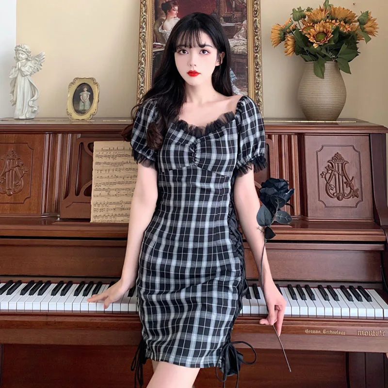 HFJ 2021 Summer New Fashion French Simplicity Women 's Net Yarn Splicing Lattice Bandage V-neck Dress Shirring Summer Casual
HFJ 2021 Summer New Fashion French Simplicity Women 's Net Yarn Splicing Lattice Bandage V-neck Dress Shirring Summer Casual