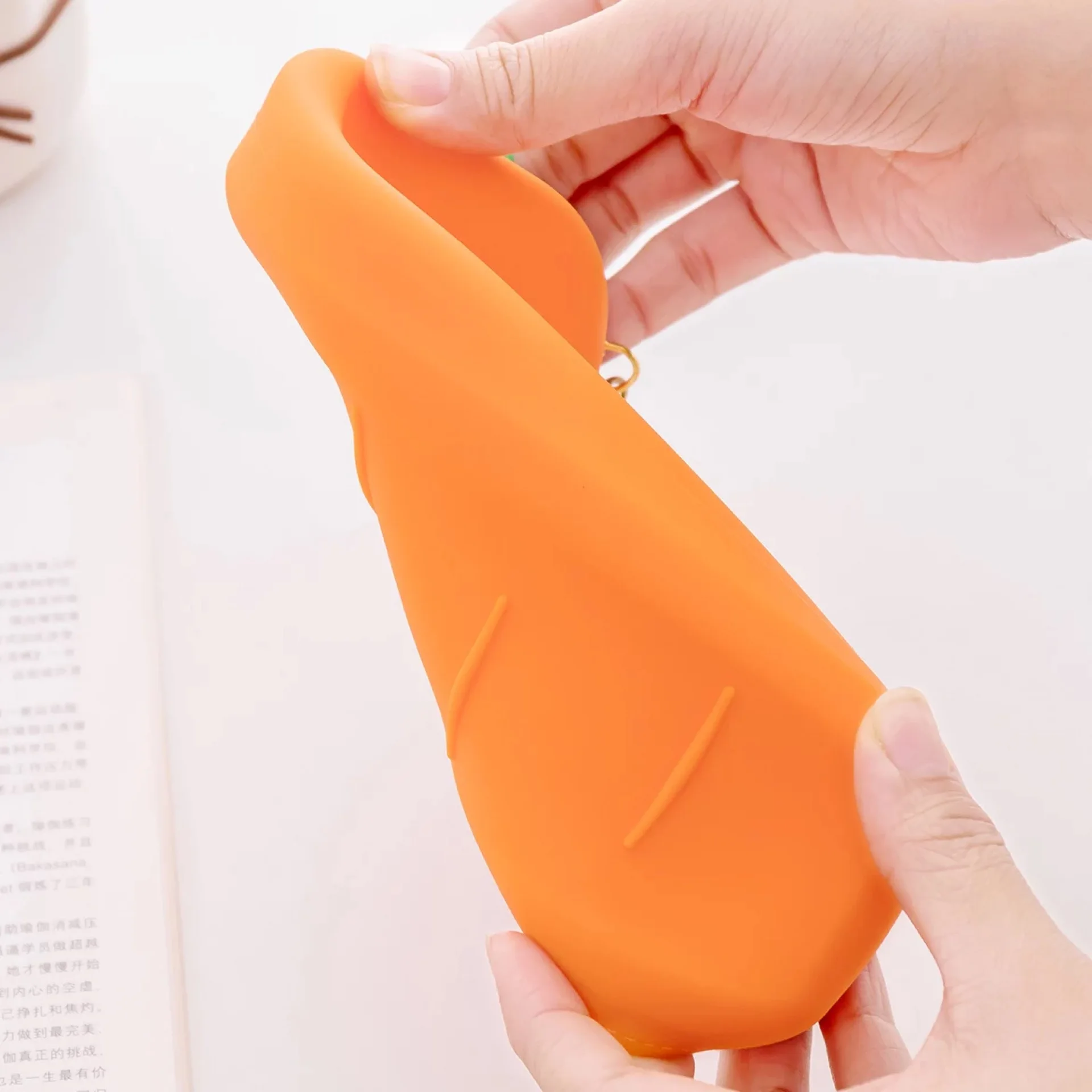 2020 PhD 23cm Cute Carrot Silicone Soft Pencil Case Desktop Organizer Bag Kawaii Stationery Kids Birthday Gift
2020 PhD 23cm Cute Carrot Silicone Soft Pencil Case Desktop Organizer Bag Kawaii Stationery Kids Birthday Gift