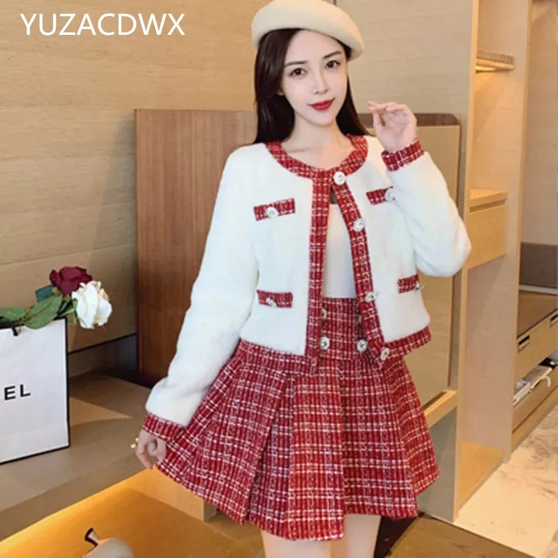 Женский твидовый костюм с юбкой, на пуговицах, с кристаллами
Женский твидовый костюм с юбкой, на пуговицах, с кристаллами