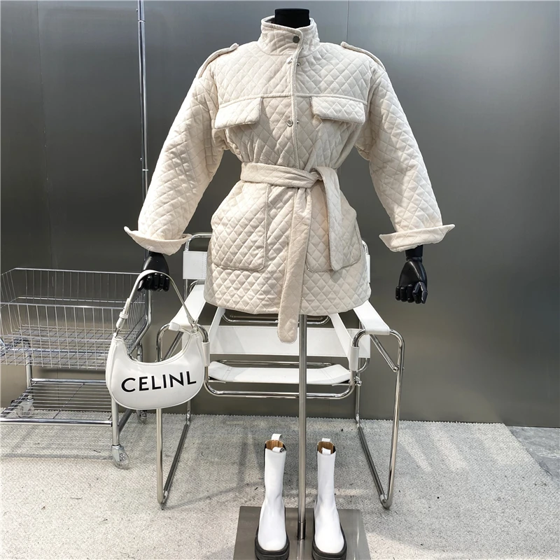New Brand Original Design 2021 Rhinestone Lingge Warm Coat Versatile Stand Collar Lace Up Waist Long Thickened Cotton Jacket
New Brand Original Design 2021 Rhinestone Lingge Warm Coat Versatile Stand Collar Lace Up Waist Long Thickened Cotton Jacket