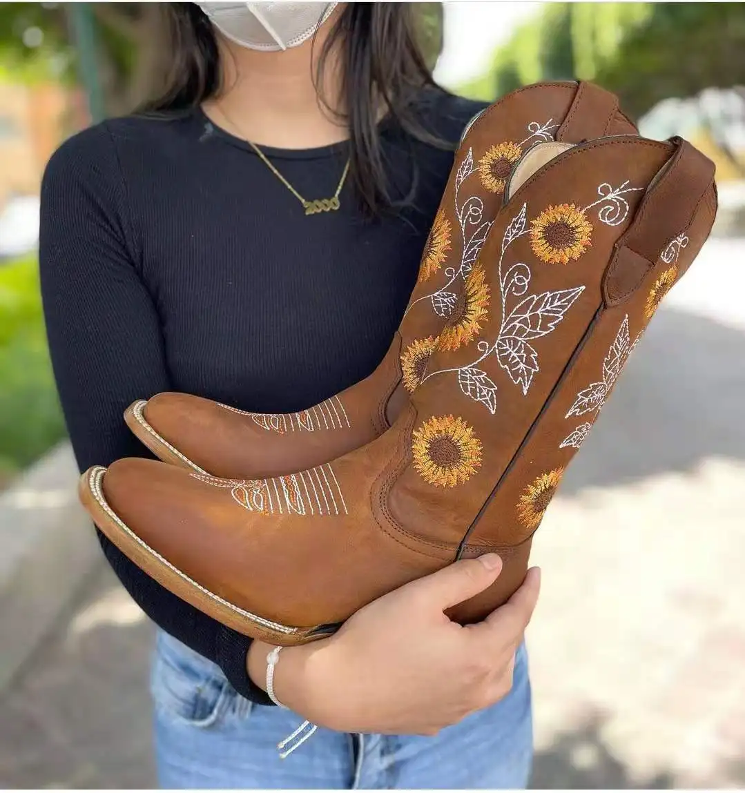 Flower Embroidery Women Martin Shoe Reto Ethnic Style Pointed Thick Heel Mid-tube Boot Fashion Low Large Size Female Knight Boot
Flower Embroidery Women Martin Shoe Reto Ethnic Style Pointed Thick Heel Mid-tube Boot Fashion Low Large Size Female Knight Boot