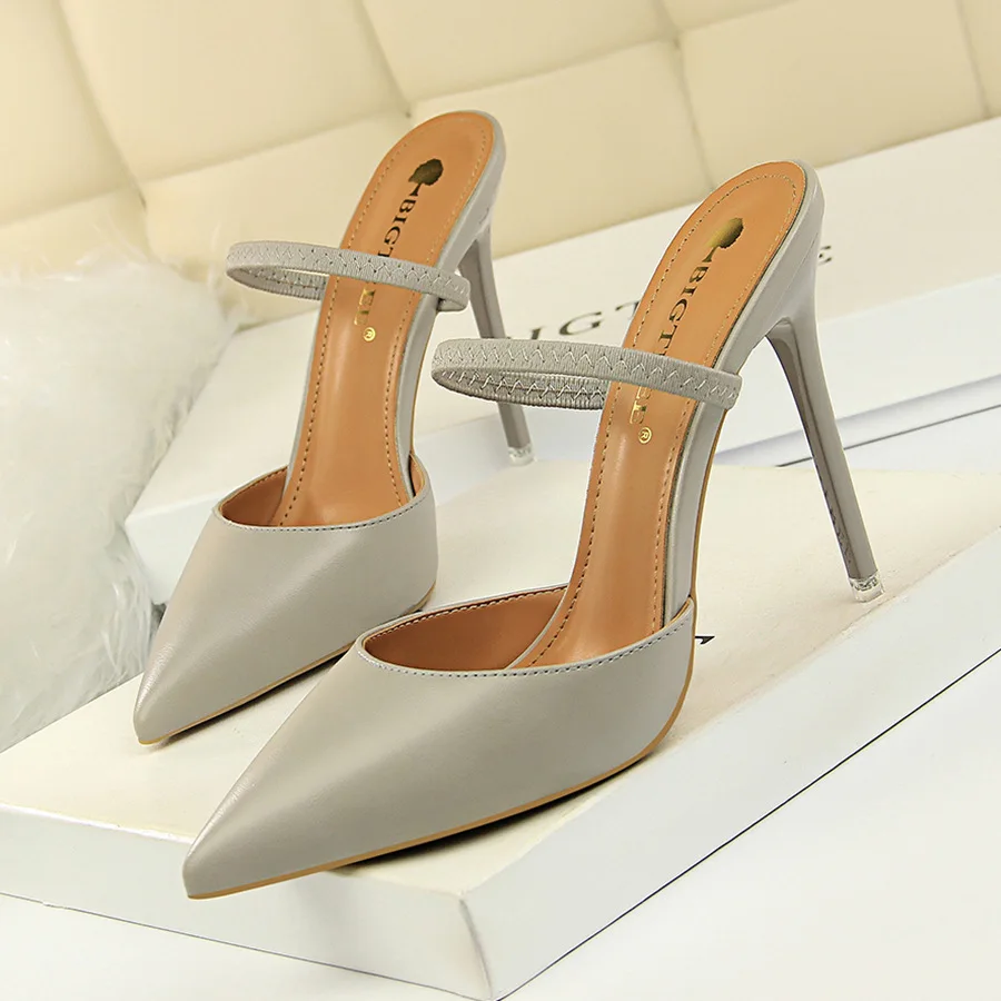 2019 summer high heel ladies high heels with non-slip sandals pointed solid color slippers daily shoes hollow word belt shoes 
2019 summer high heel ladies high heels with non-slip sandals pointed solid color slippers daily shoes hollow word belt shoes