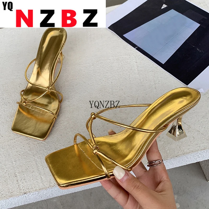 YQNZBZ 2021 New Summer Gold Women Slipper Low Heel Slides Female Peep Toe Square Heel Sandal Vacation Flip Flops mujer Shoes
YQNZBZ 2021 New Summer Gold Women Slipper Low Heel Slides Female Peep Toe Square Heel Sandal Vacation Flip Flops mujer Shoes