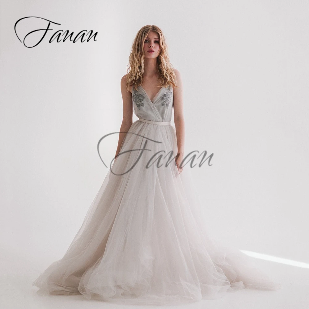 V-Neck Spaghetti Straps Sleeveless Sequined Wedding Dress A-Line Backless Boho Court Train Organza Bridal Gown vestido de noiva
V-Neck Spaghetti Straps Sleeveless Sequined Wedding Dress A-Line Backless Boho Court Train Organza Bridal Gown vestido de noiva