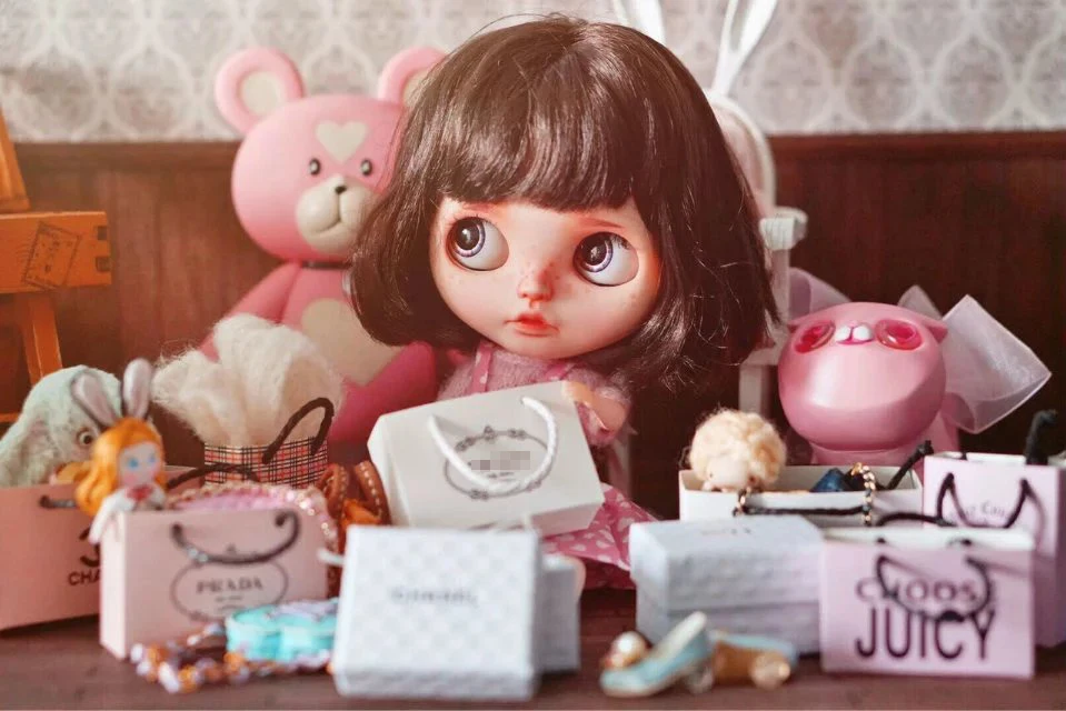 Handmade 1PCS Miniature Fashion Brand Bag 1/6 Scale for Blyth, Pullip, Momoko,Azone 1/6 BJD Doll Shopping Bag Accessory
Handmade 1PCS Miniature Fashion Brand Bag 1/6 Scale for Blyth, Pullip, Momoko,Azone 1/6 BJD Doll Shopping Bag Accessory