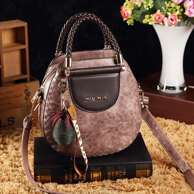 Women's bag new 2021 handbag women's large capacity European and American fashion one-shoulder women's bag slant span 6023
Women's bag new 2021 handbag women's large capacity European and American fashion one-shoulder women's bag slant span 6023
