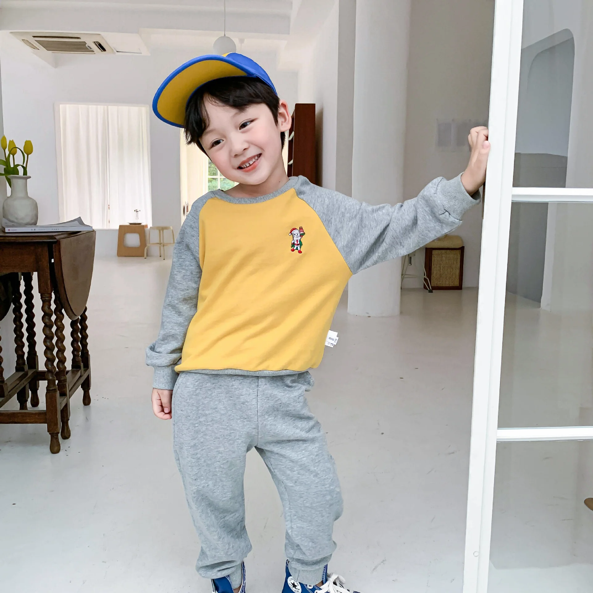 Boys Autumn Splicing Sleeve Sweatshirt and Pants Clothing Sets 2021 Children Cotton Sports Clothes Set
Boys Autumn Splicing Sleeve Sweatshirt and Pants Clothing Sets 2021 Children Cotton Sports Clothes Set