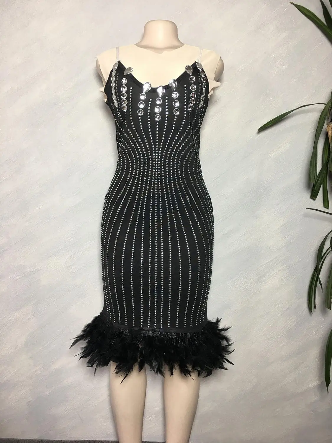 Elegant African Design Beading Dashiki Dress Feathers Ladies Bazin Maxi Robe Gowns Broder Riche Sexy Evening Party
Elegant African Design Beading Dashiki Dress Feathers Ladies Bazin Maxi Robe Gowns Broder Riche Sexy Evening Party