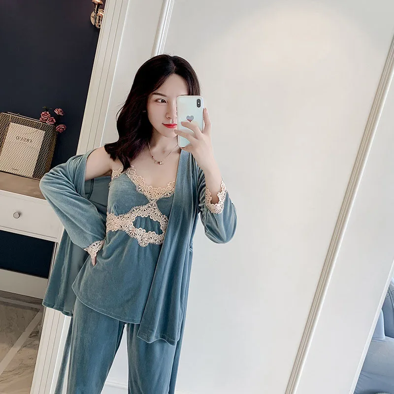 3 Pcs Women Pajamas Set Gold Velvet Sleepwear Female Warm Winter Home Clothes Sexy Lace Casual Robe Sets With Chest Pads
3 Pcs Women Pajamas Set Gold Velvet Sleepwear Female Warm Winter Home Clothes Sexy Lace Casual Robe Sets With Chest Pads