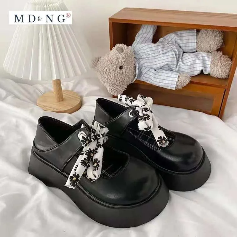 Women Platform Shoes Japanese Style Lolita Sandals Vintage Soft High Heel College Student Women's Fashion White Mary Jane Shoes
Women Platform Shoes Japanese Style Lolita Sandals Vintage Soft High Heel College Student Women's Fashion White Mary Jane Shoes
