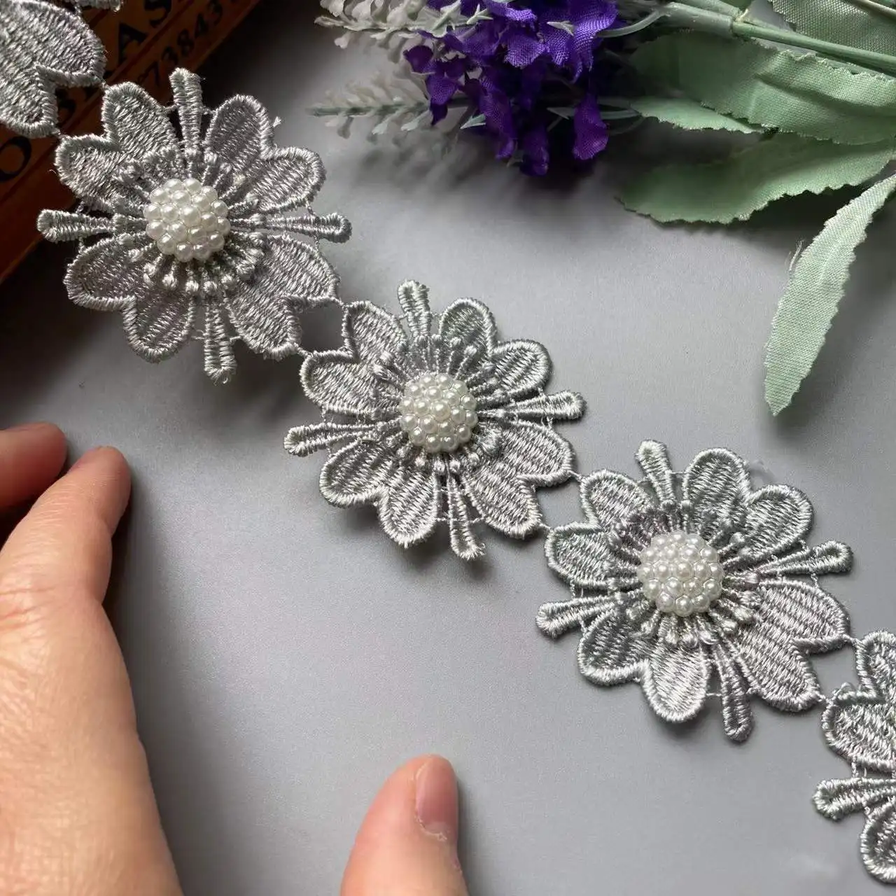 10pcs/lot Pearl Gray Flower Organza Embroidery Fabric Lace Patch Trim Ribbon Clothes 3D Beading Flower Wedding Dress Applique
10pcs/lot Pearl Gray Flower Organza Embroidery Fabric Lace Patch Trim Ribbon Clothes 3D Beading Flower Wedding Dress Applique