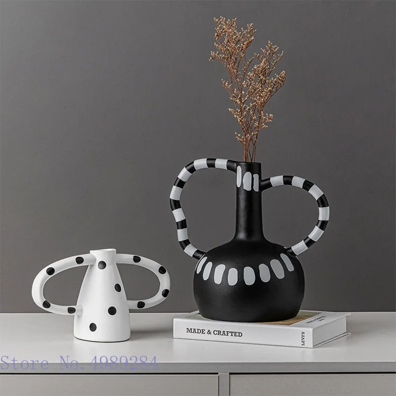 European Black and White Spotted Vase Flower Arrangement Dried Flower Desktop Decoration Special-shaped Ceramic Vase Home Decor
European Black and White Spotted Vase Flower Arrangement Dried Flower Desktop Decoration Special-shaped Ceramic Vase Home Decor