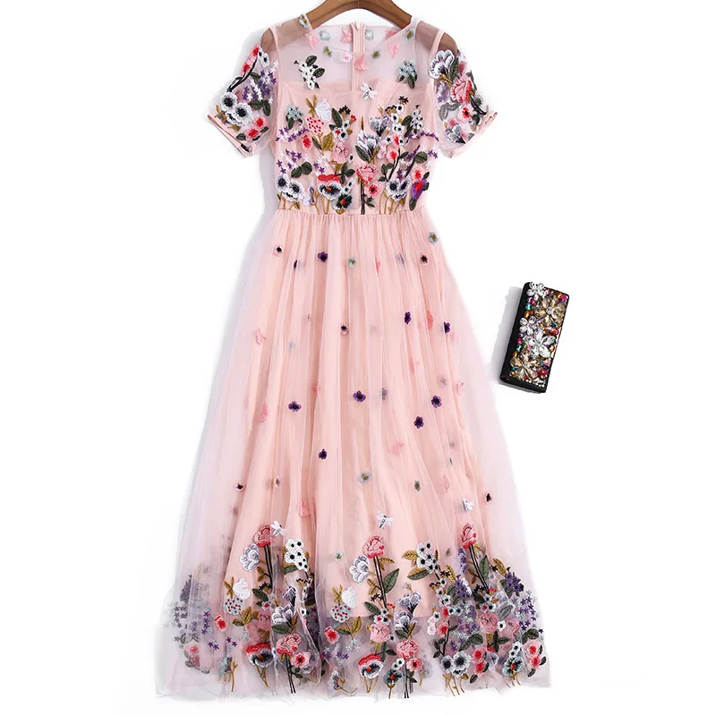 2021 summer new women's mesh heavy industry embroidery round neck short sleeve waist tuck long celebrity dress 
2021 summer new women's mesh heavy industry embroidery round neck short sleeve waist tuck long celebrity dress