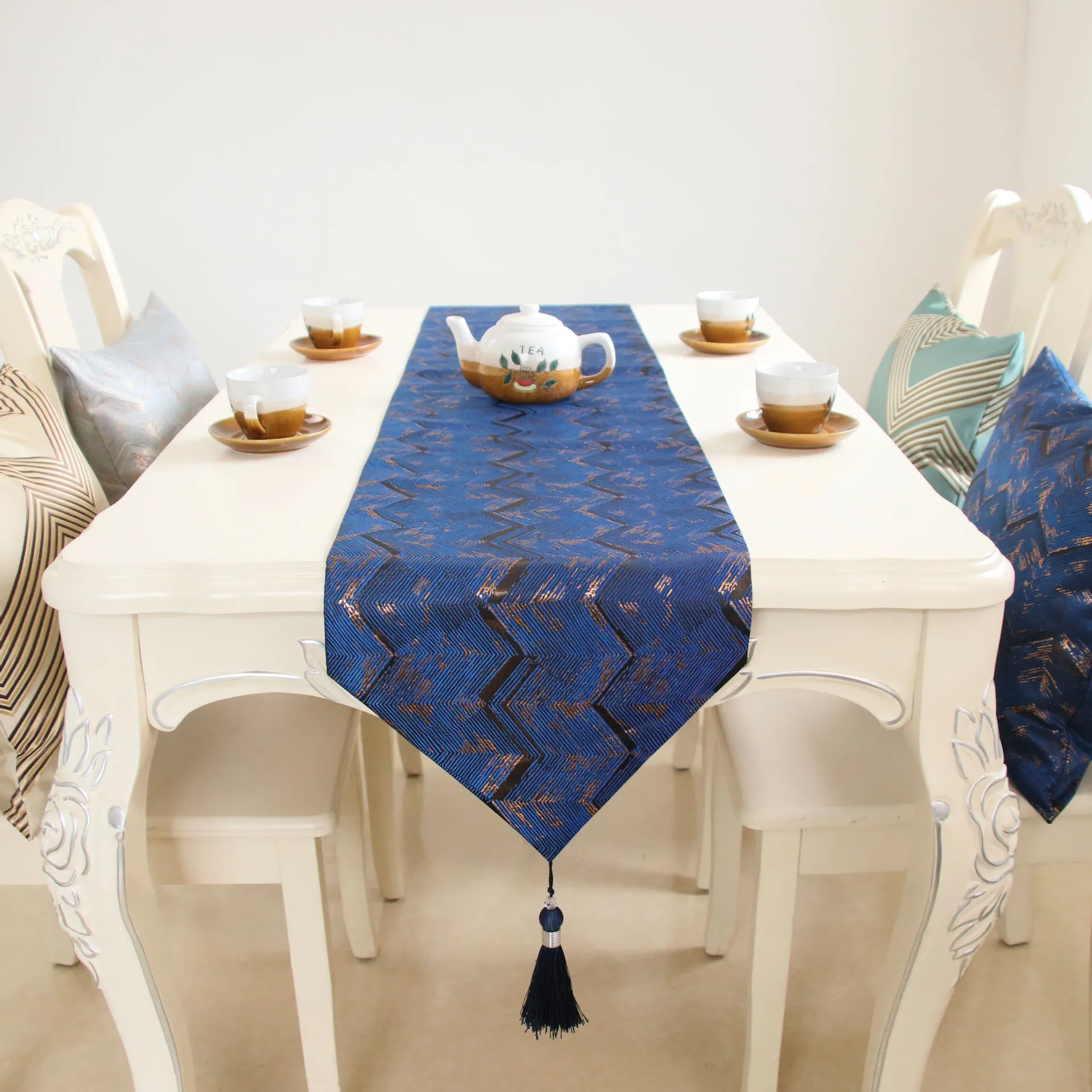 Nordic style elegant table runner corrugated jacquard Christmas decorations suitable for home table decoration accessories
Nordic style elegant table runner corrugated jacquard Christmas decorations suitable for home table decoration accessories