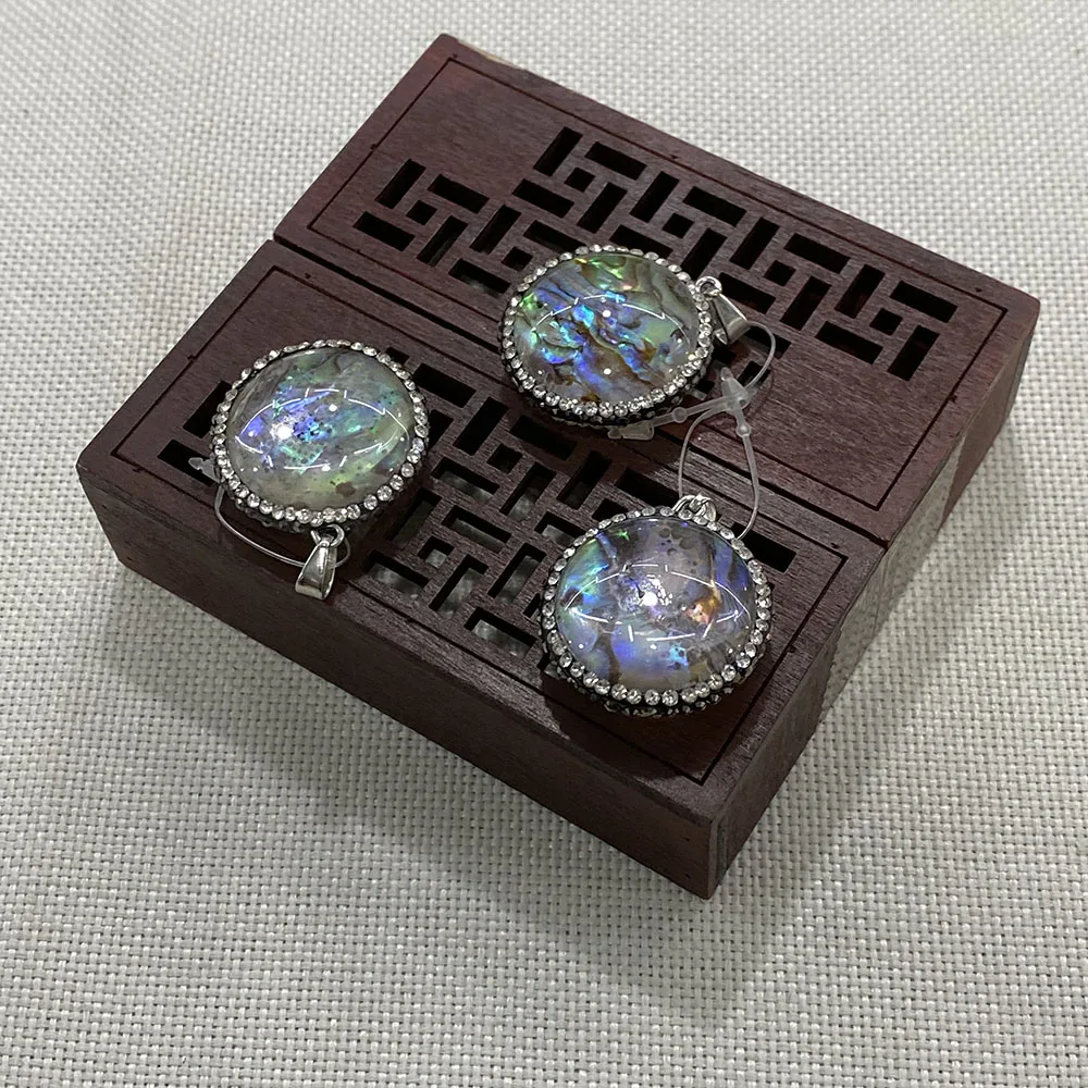 Natural Abalone Shell Crystal High Quality Pendant Round Shape with Diamonds Suitable for Creative Jewelry Accessories Wholesale
Natural Abalone Shell Crystal High Quality Pendant Round Shape with Diamonds Suitable for Creative Jewelry Accessories Wholesale