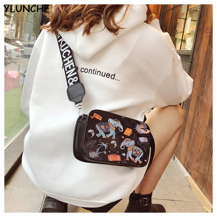 Маленькая женская сумка, симпатичная, с принтом, 2020
Маленькая женская сумка, симпатичная, с принтом, 2020