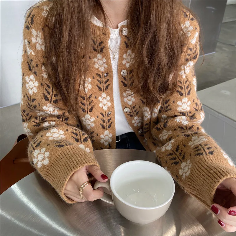 floral print chic sweet cardigans all-match outgoing refresh knitted cardigans elegant mind termperament knitwear 2021 new tops
floral print chic sweet cardigans all-match outgoing refresh knitted cardigans elegant mind termperament knitwear 2021 new tops