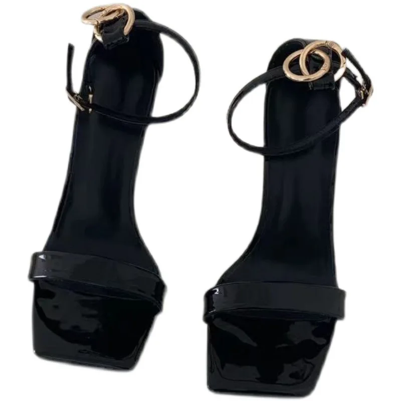 2021 new sandals, fairy thin heel, square head, one open toe red high heel buckle
2021 new sandals, fairy thin heel, square head, one open toe red high heel buckle