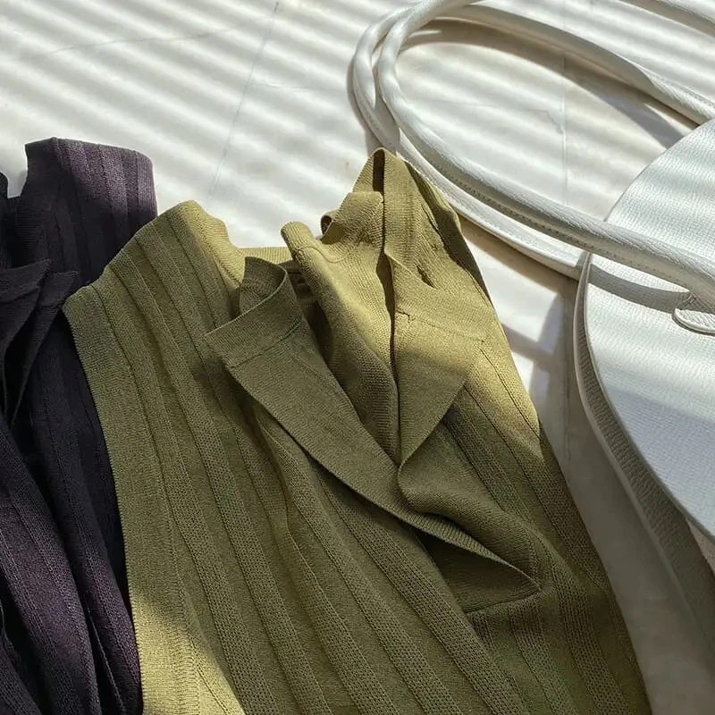 Summer Sleeveless Lace-Up High Waist Knitted Dress Sexy V-Neck Side Slit Thin Mid-Length Dresses 2021 Fashion Women's Clothes
Summer Sleeveless Lace-Up High Waist Knitted Dress Sexy V-Neck Side Slit Thin Mid-Length Dresses 2021 Fashion Women's Clothes