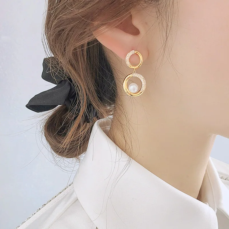 Wholesale INS Sterling Silverss Needle Stud Earrings Sweet Vintage Geometric Pearl Round Ring
Wholesale INS Sterling Silverss Needle Stud Earrings Sweet Vintage Geometric Pearl Round Ring