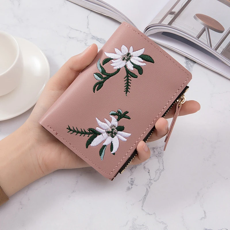 Woman Fashion Wallet Embroidery Daisy Vintage Purse Clutch Bag Credit Card Photo Holder Small Wallet Cute Coin Purse Handbag
Woman Fashion Wallet Embroidery Daisy Vintage Purse Clutch Bag Credit Card Photo Holder Small Wallet Cute Coin Purse Handbag