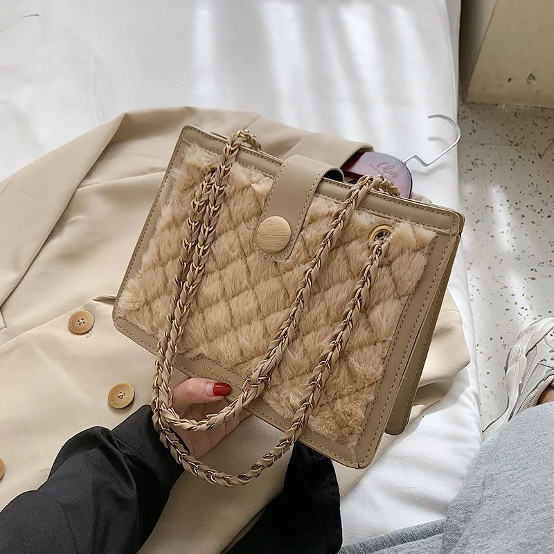 Luxury Designer Handbag Women Shoulder Bags 2021 Winter New Plush Lady Crossbody Bag Chain Top-handle Bag Fluff Purse Sac A Main
Luxury Designer Handbag Women Shoulder Bags 2021 Winter New Plush Lady Crossbody Bag Chain Top-handle Bag Fluff Purse Sac A Main