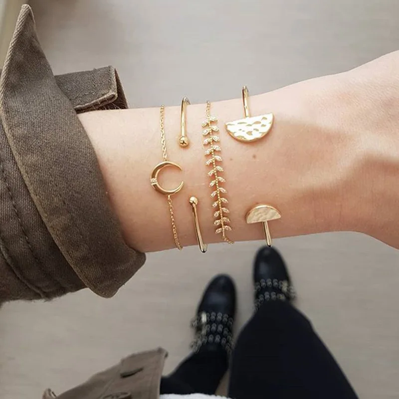 New personality crescent bracelet two and a half moon leaf four-piece simple temperament bracelet bracelet
New personality crescent bracelet two and a half moon leaf four-piece simple temperament bracelet bracelet