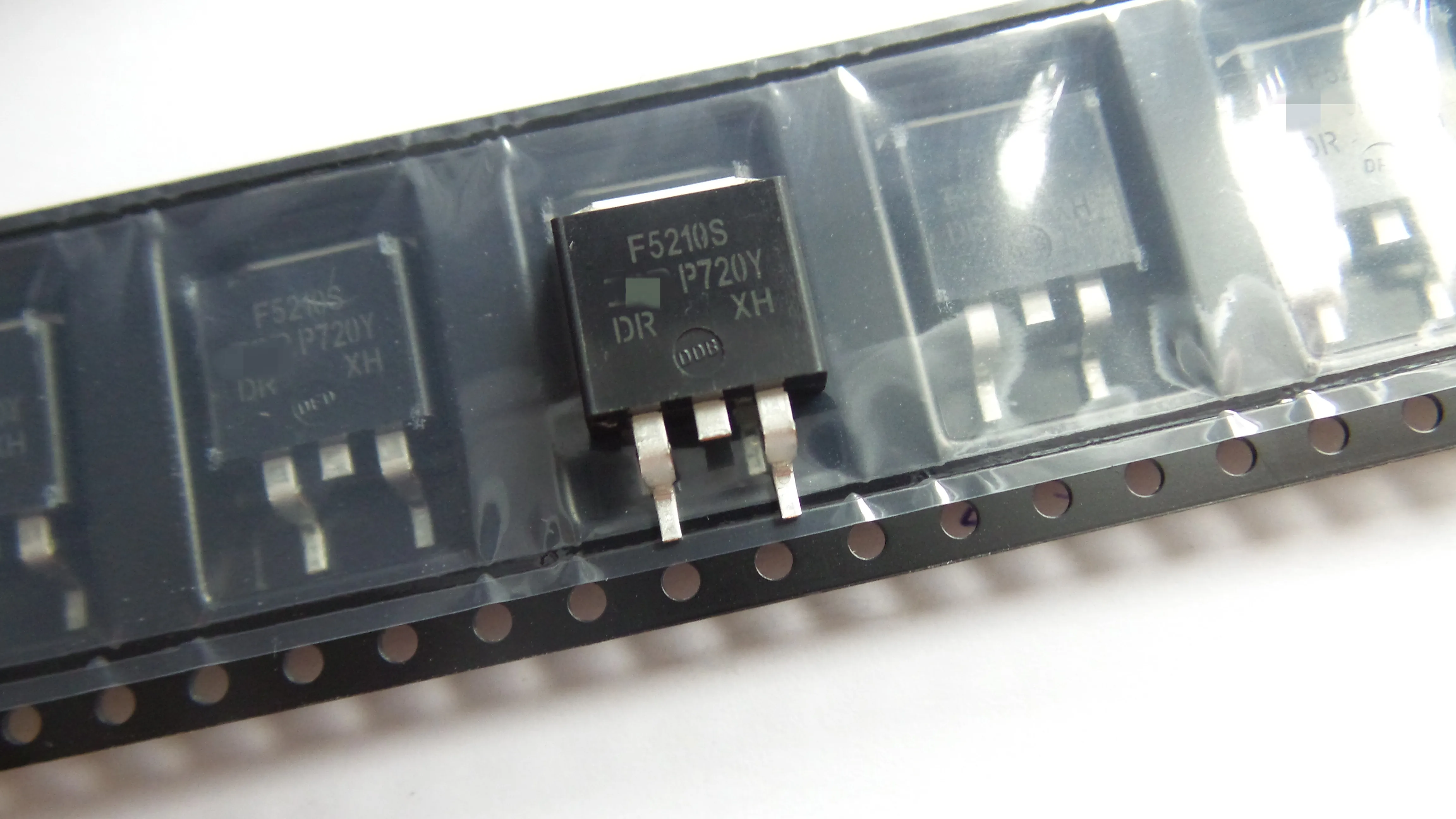 10 шт./лот Новый irf5210strlpbf трафаретная печать f5210s p-channel 38a / 100V MOS FET
10 шт./лот Новый irf5210strlpbf трафаретная печать f5210s p-channel 38a / 100V MOS FET