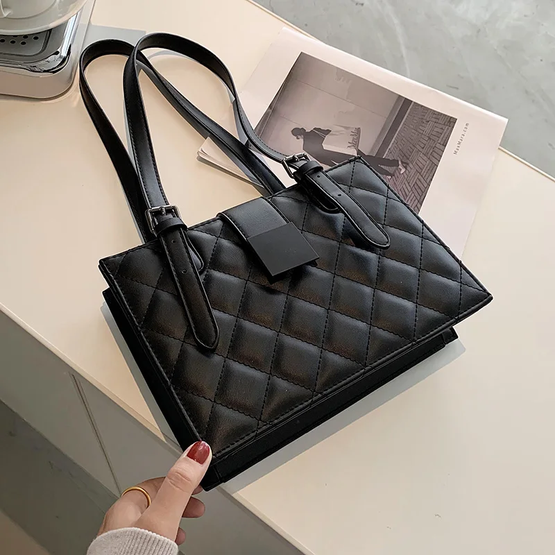 Small PU Leather Shoulder Bags For Women Designer 2022 Winter Branded Luxury Black Handbags Trending Fashion Hand Bag Sac Bolso
Small PU Leather Shoulder Bags For Women Designer 2022 Winter Branded Luxury Black Handbags Trending Fashion Hand Bag Sac Bolso