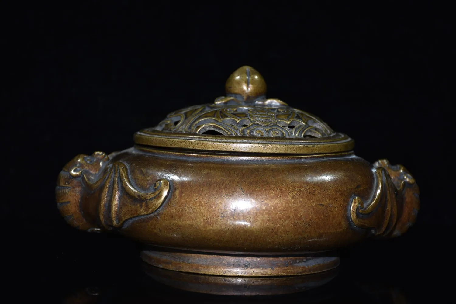 8"Chinese Folk Collection Old Purple Bronze Bat statue Five blessings longevity incense burner Office Town House Exorcism
8"Chinese Folk Collection Old Purple Bronze Bat statue Five blessings longevity incense burner Office Town House Exorcism