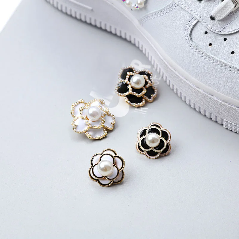Flower shoelace buckle DIY Air Force No. 1 sneakers buckle shoe buckle buckle pin decoration accessories
Flower shoelace buckle DIY Air Force No. 1 sneakers buckle shoe buckle buckle pin decoration accessories