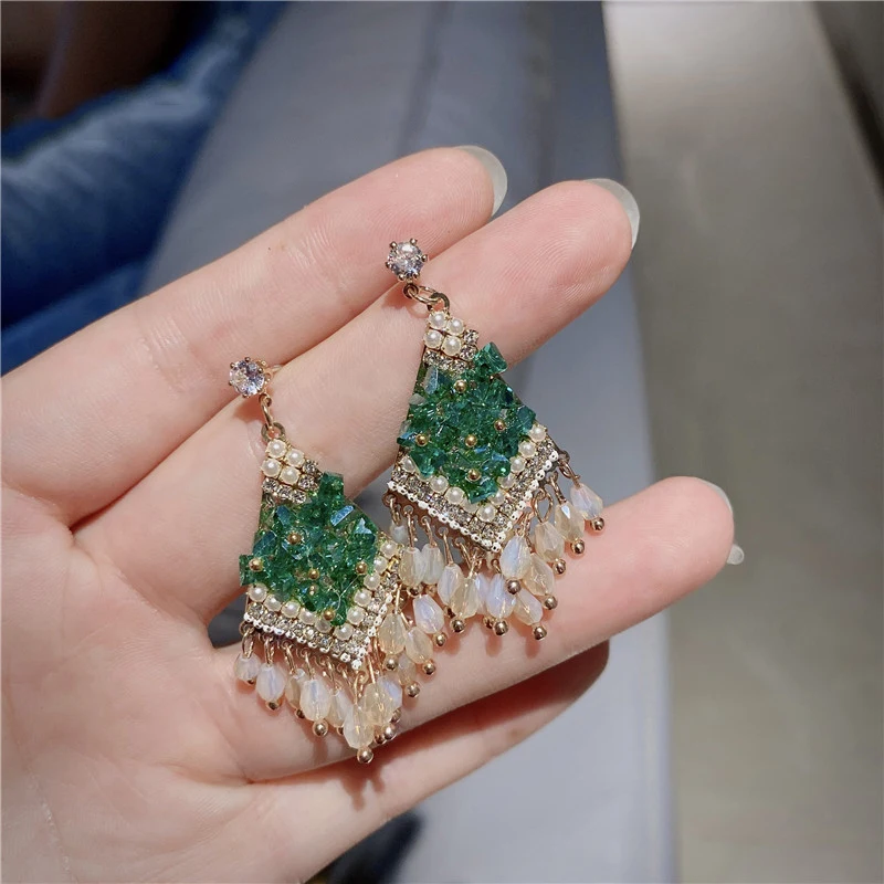 New Creative ethnic style tassel geometric women's earrings Trendy Individuality Irregular Crystal Women's Earrings wholesale
New Creative ethnic style tassel geometric women's earrings Trendy Individuality Irregular Crystal Women's Earrings wholesale