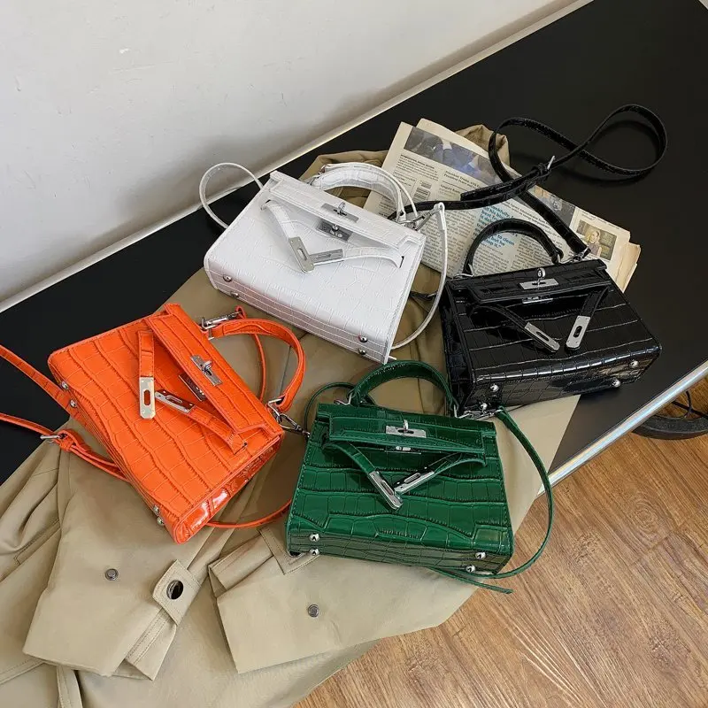 2021 Crocodile Leather Bag Saddle Bag Shoulder Bag Female Brand Female Bag Pu Leather Messenger Bag Fashion Lady Clutch
2021 Crocodile Leather Bag Saddle Bag Shoulder Bag Female Brand Female Bag Pu Leather Messenger Bag Fashion Lady Clutch